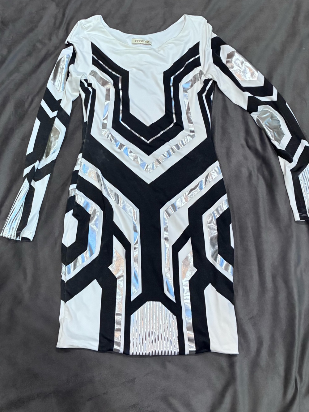 Arden B Black & White Long-Sleeve Sequin Geometric Top